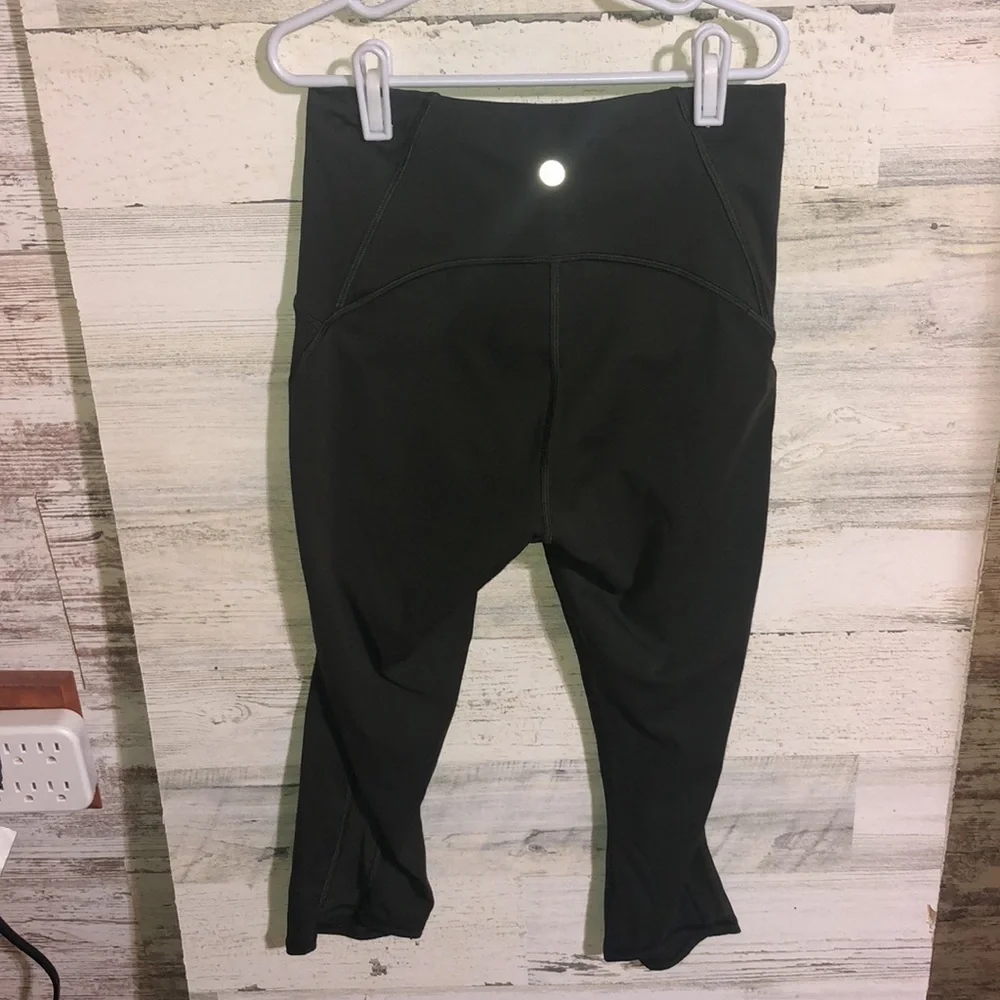 Lululemon Athletica olive green/army green Capri leggings size 4 workout pants - Picture 6 of 10
